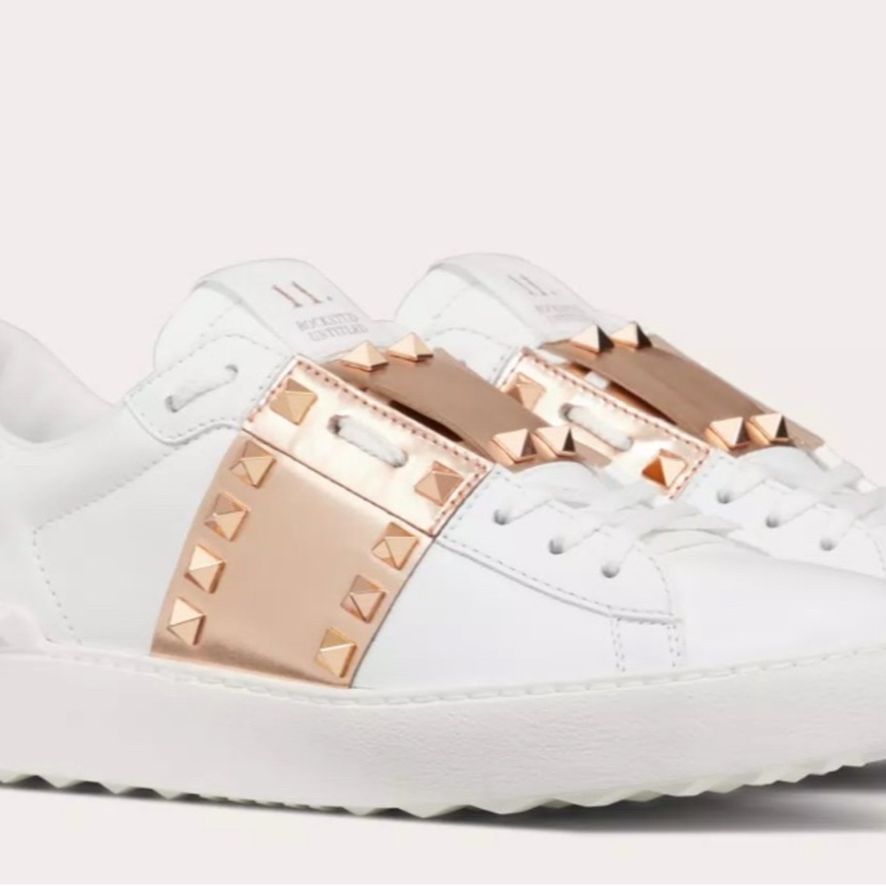 VALENTINO ROCKSTUD UNTITLED SNEAKER IN CALFSKIN LEATHER WITH METALLIC STRIPE